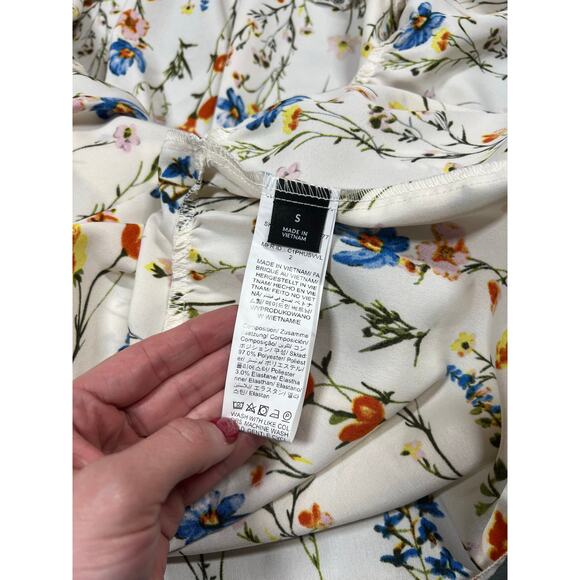 White Floral Sundress Size S NWOT| Cottagecore Spring Summer Coquette - Picture 4 of 8